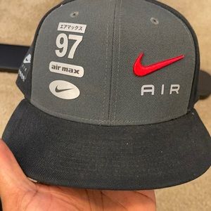 Nike snap back hat
